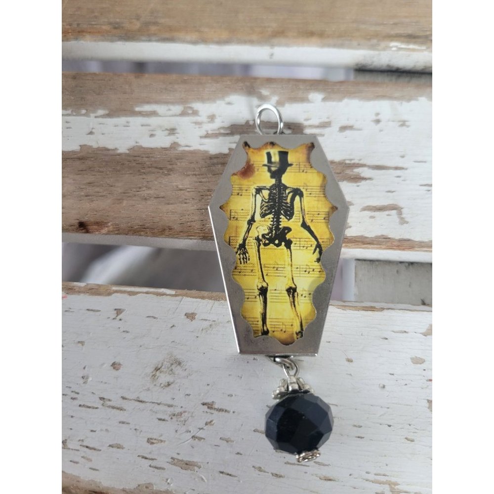 Skeleton Halloween keychain coffin vintage
